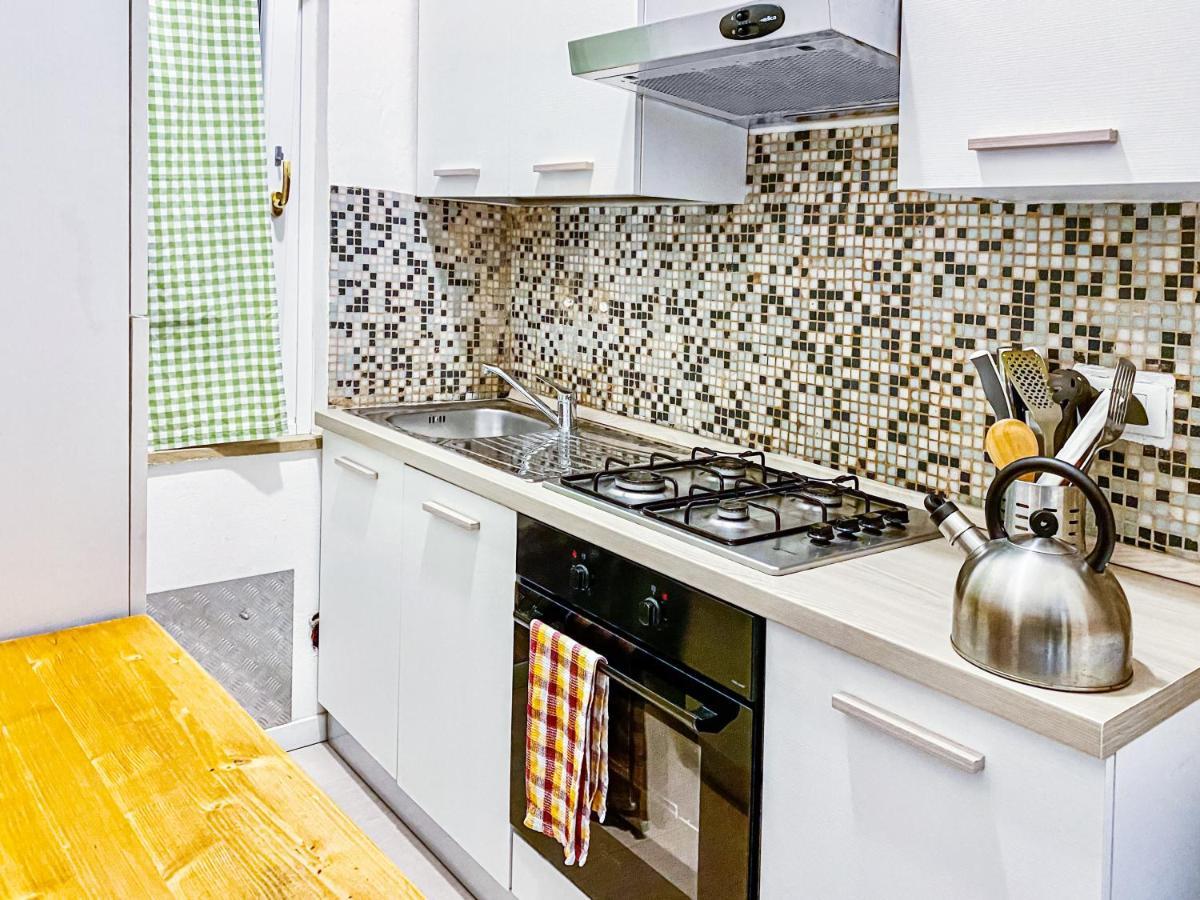 Tra Piazza Erbe E Piazza Bra Raffinata Maison Hotel เวโรนา ภายนอก รูปภาพ