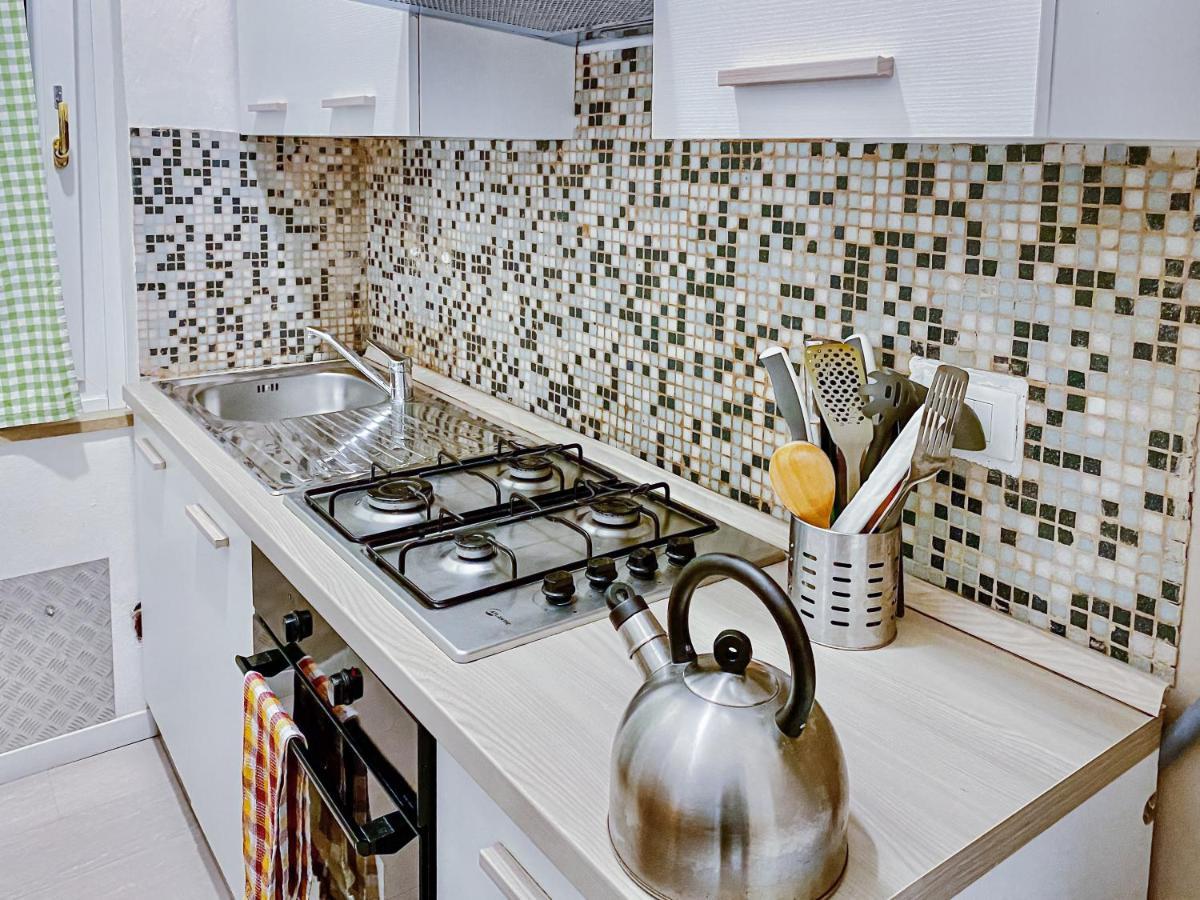 Tra Piazza Erbe E Piazza Bra Raffinata Maison Hotel เวโรนา ภายนอก รูปภาพ