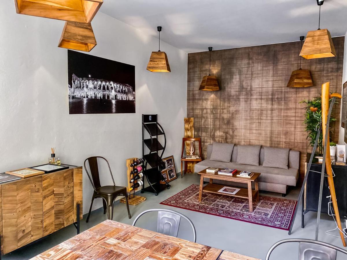 Tra Piazza Erbe E Piazza Bra Raffinata Maison Hotel เวโรนา ภายนอก รูปภาพ