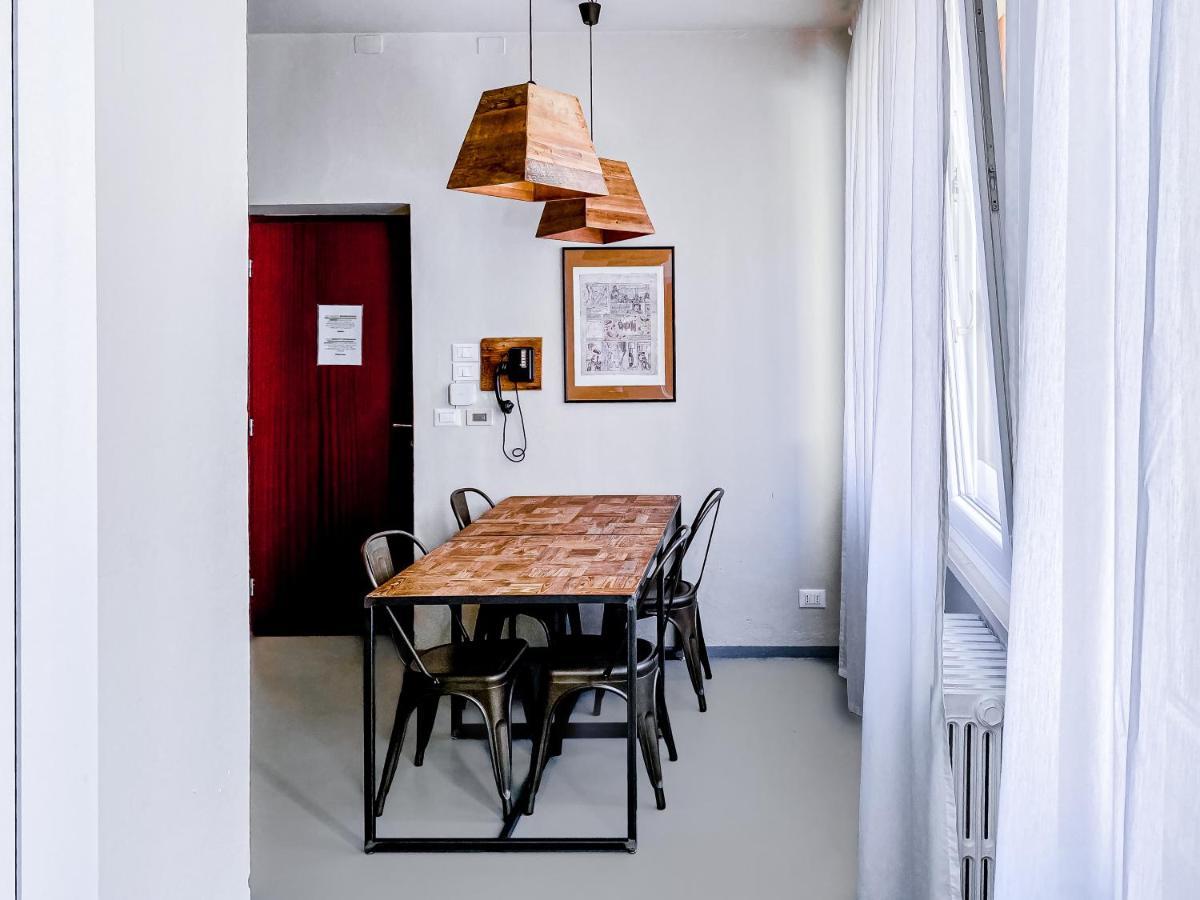 Tra Piazza Erbe E Piazza Bra Raffinata Maison Hotel เวโรนา ภายนอก รูปภาพ