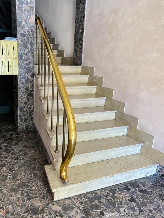 Tra Piazza Erbe E Piazza Bra Raffinata Maison Hotel เวโรนา ภายนอก รูปภาพ