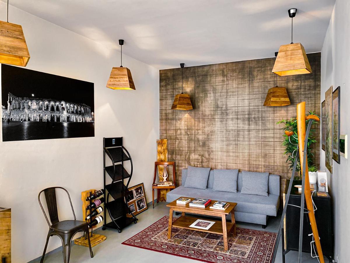 Tra Piazza Erbe E Piazza Bra Raffinata Maison Hotel เวโรนา ภายนอก รูปภาพ