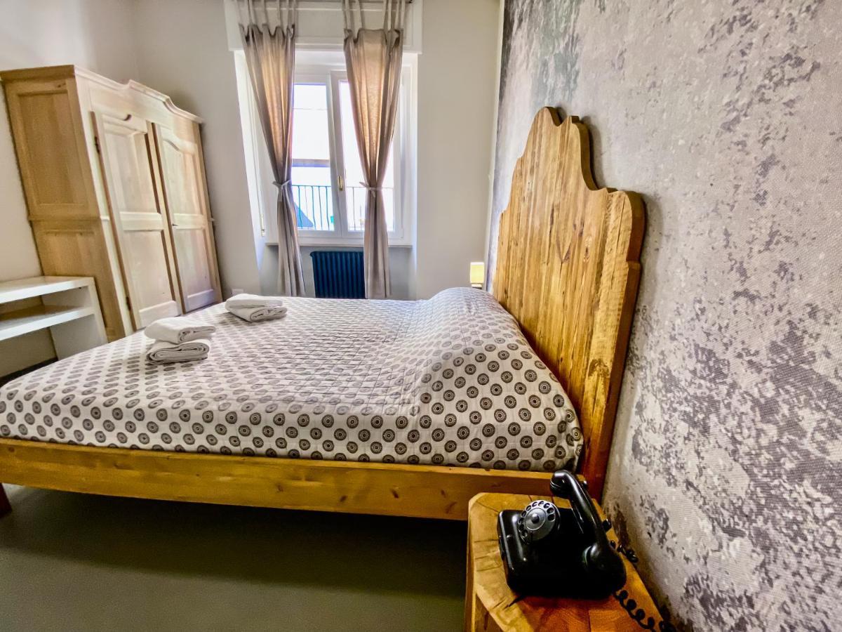Tra Piazza Erbe E Piazza Bra Raffinata Maison Hotel เวโรนา ภายนอก รูปภาพ