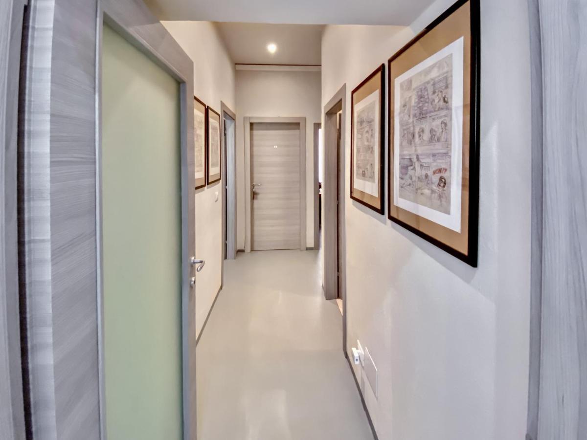 Tra Piazza Erbe E Piazza Bra Raffinata Maison Hotel เวโรนา ภายนอก รูปภาพ