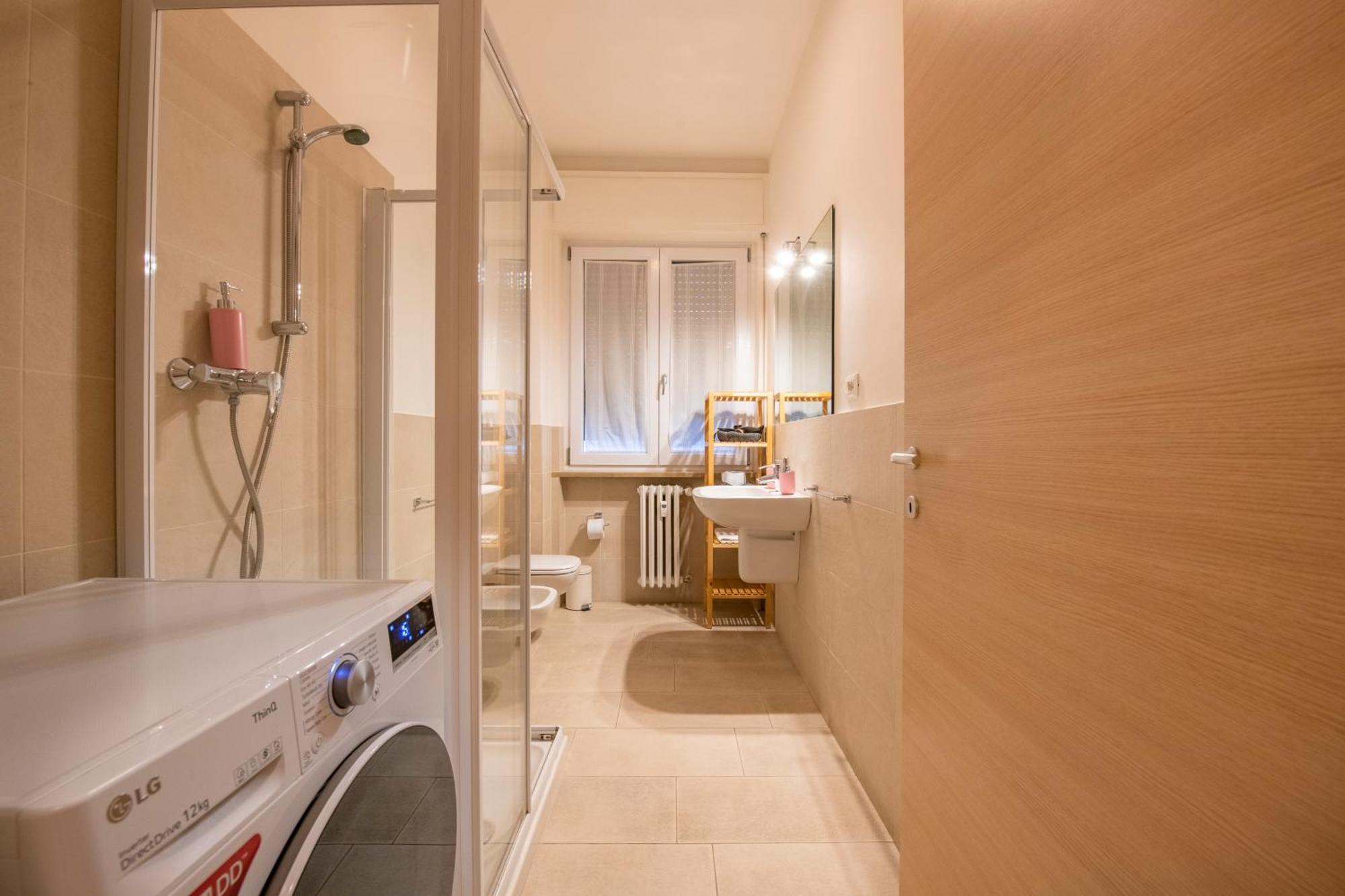 Tra Piazza Erbe E Piazza Bra Raffinata Maison Hotel เวโรนา ภายนอก รูปภาพ