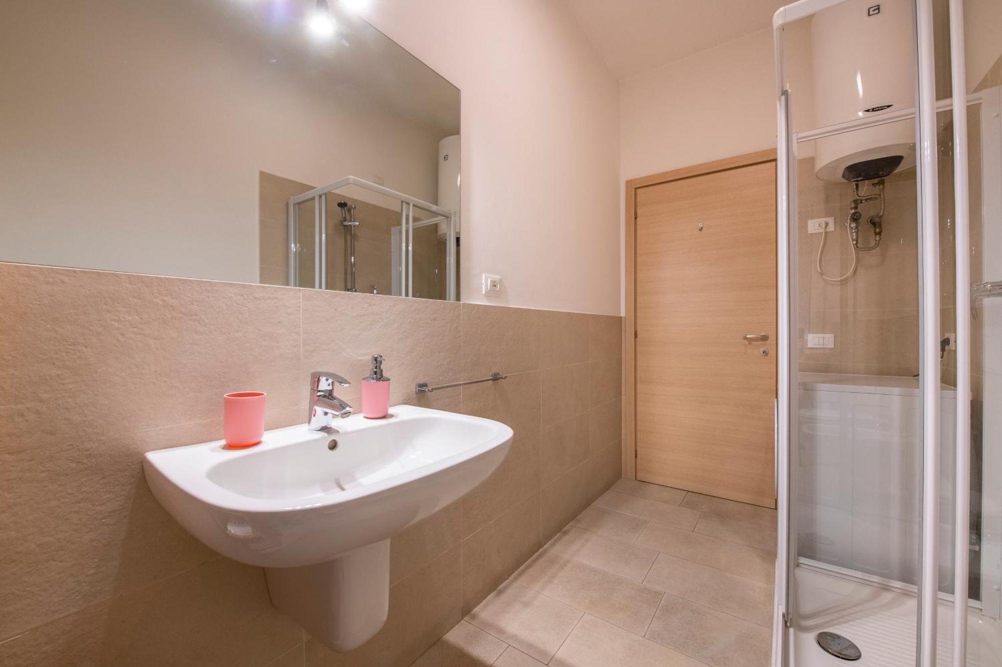 Tra Piazza Erbe E Piazza Bra Raffinata Maison Hotel เวโรนา ภายนอก รูปภาพ